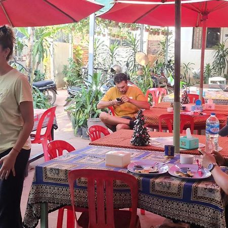 Relax Resort Angkor Villa Siem Reap Bagian luar foto