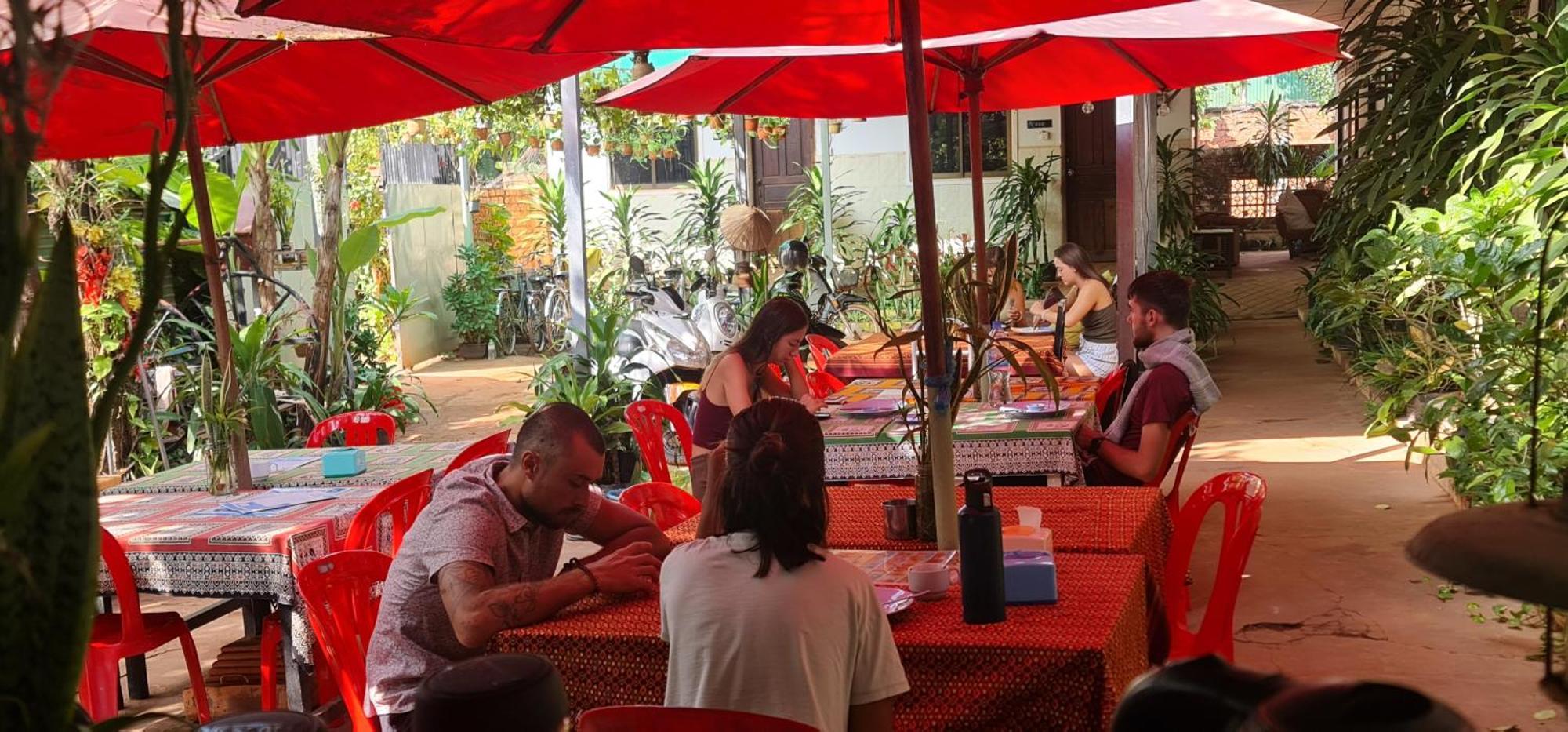 Relax Resort Angkor Villa Siem Reap Bagian luar foto