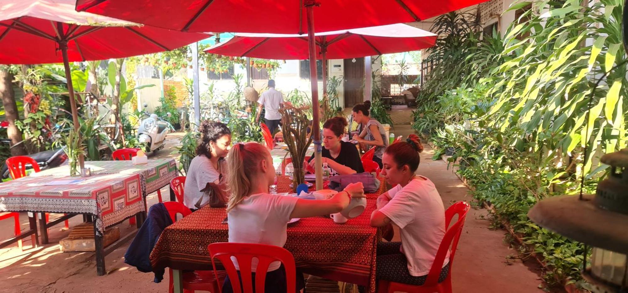 Relax Resort Angkor Villa Siem Reap Bagian luar foto