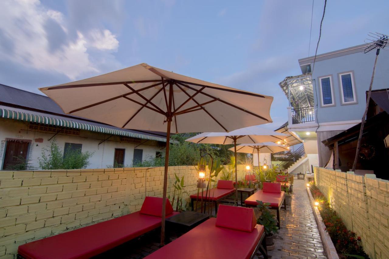 Relax Resort Angkor Villa Siem Reap Bagian luar foto